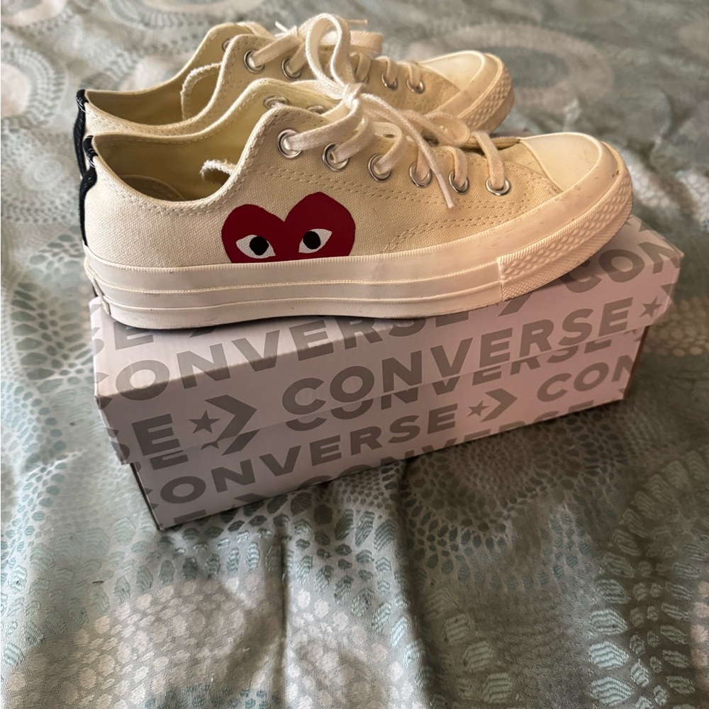Comme des Garçons PLAY Converse Beige Sneakers with Red Heart